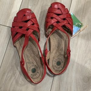 NEVER WORN casual slip on shoes